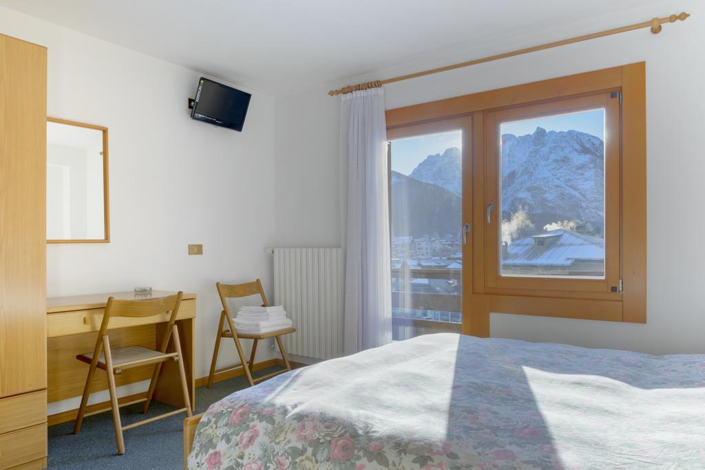 Hotel La Nuova Montanina أورونزو دي كادوري المظهر الخارجي الصورة